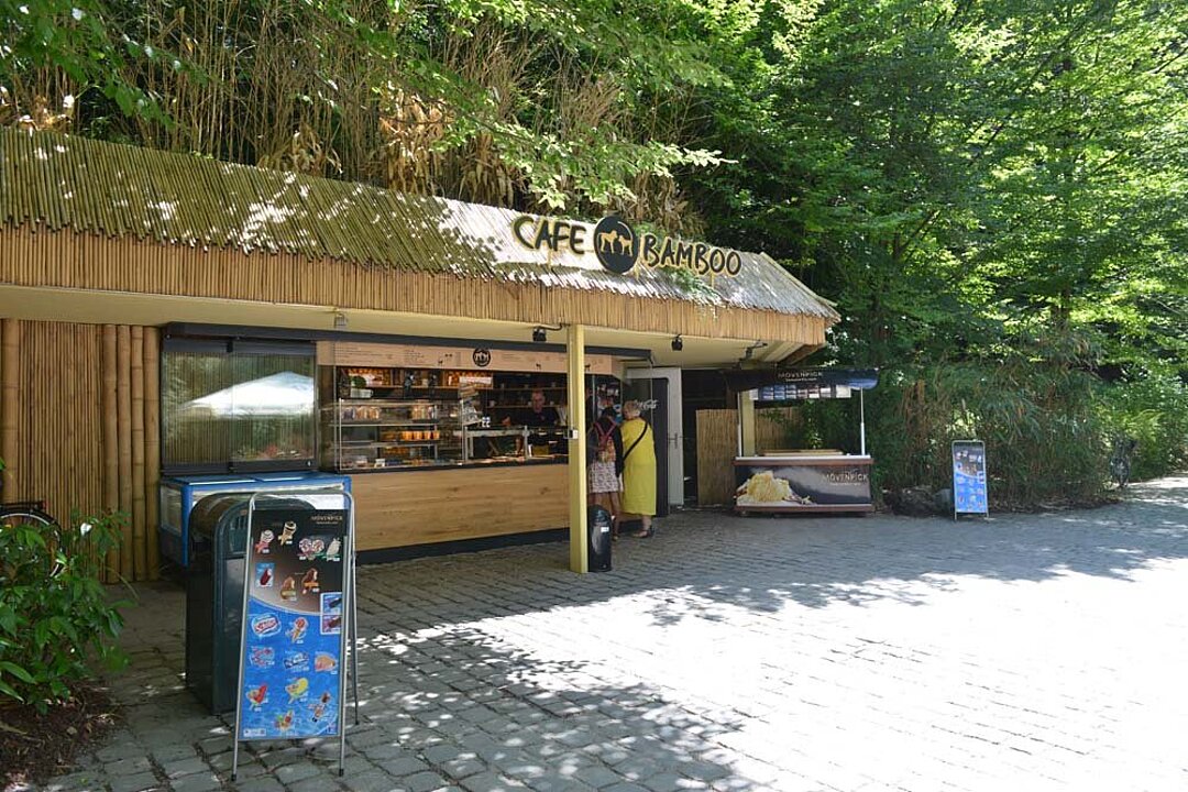 Blick auf die Verkaufsfläche vom Café Bambo im Tierpark Hellabrunn.