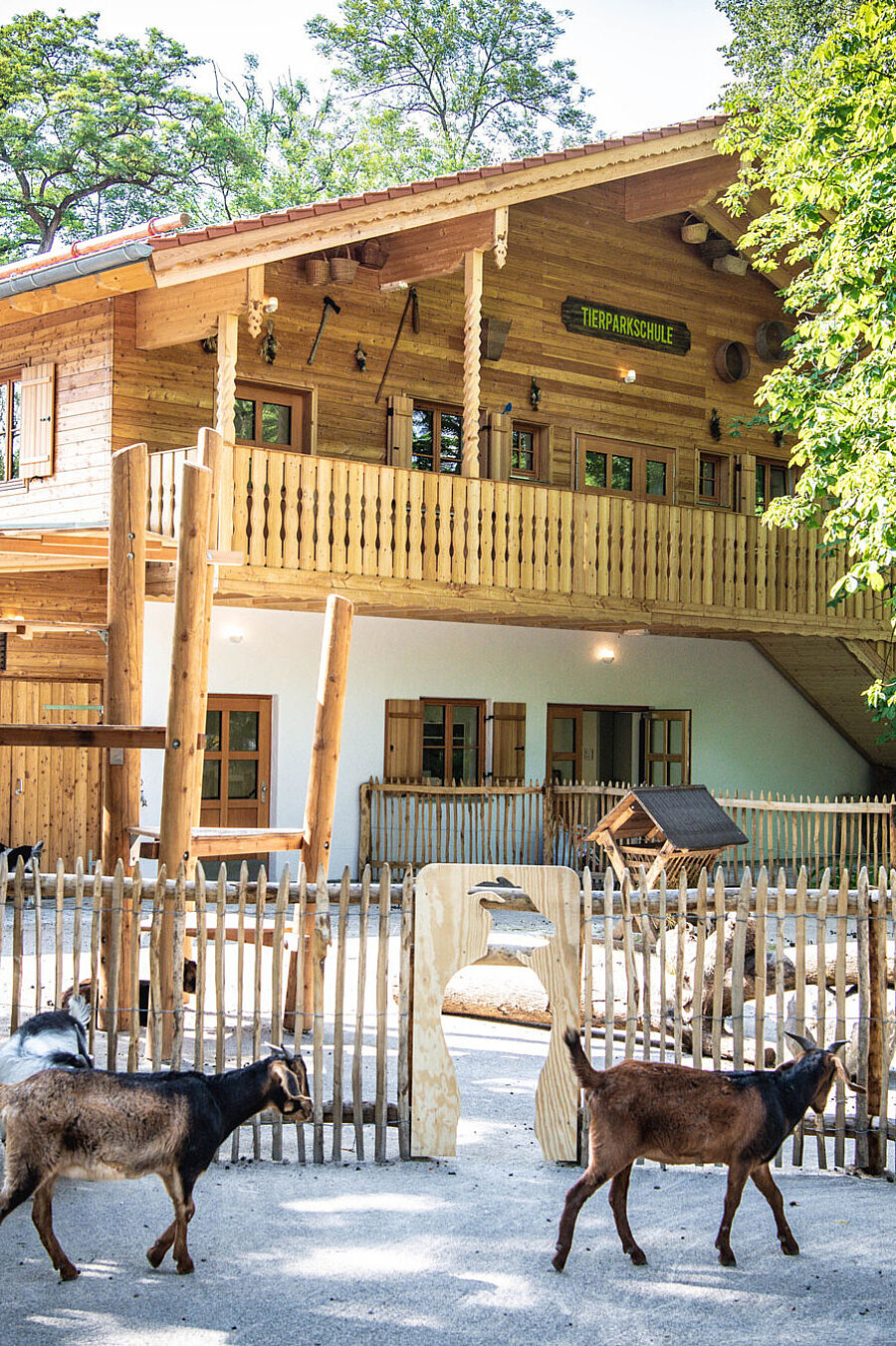 Tierparkschule im Tierpark Hellabrunn Der Eingang der Tierparkschule