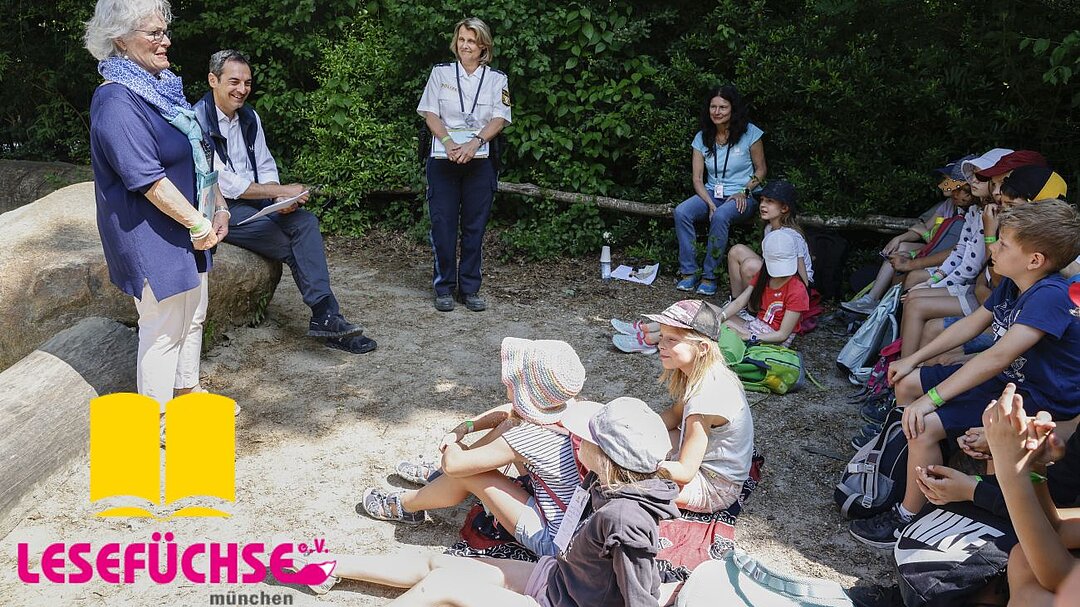 Lesefüchse zu Gast am Lesetag mit Schulkindern