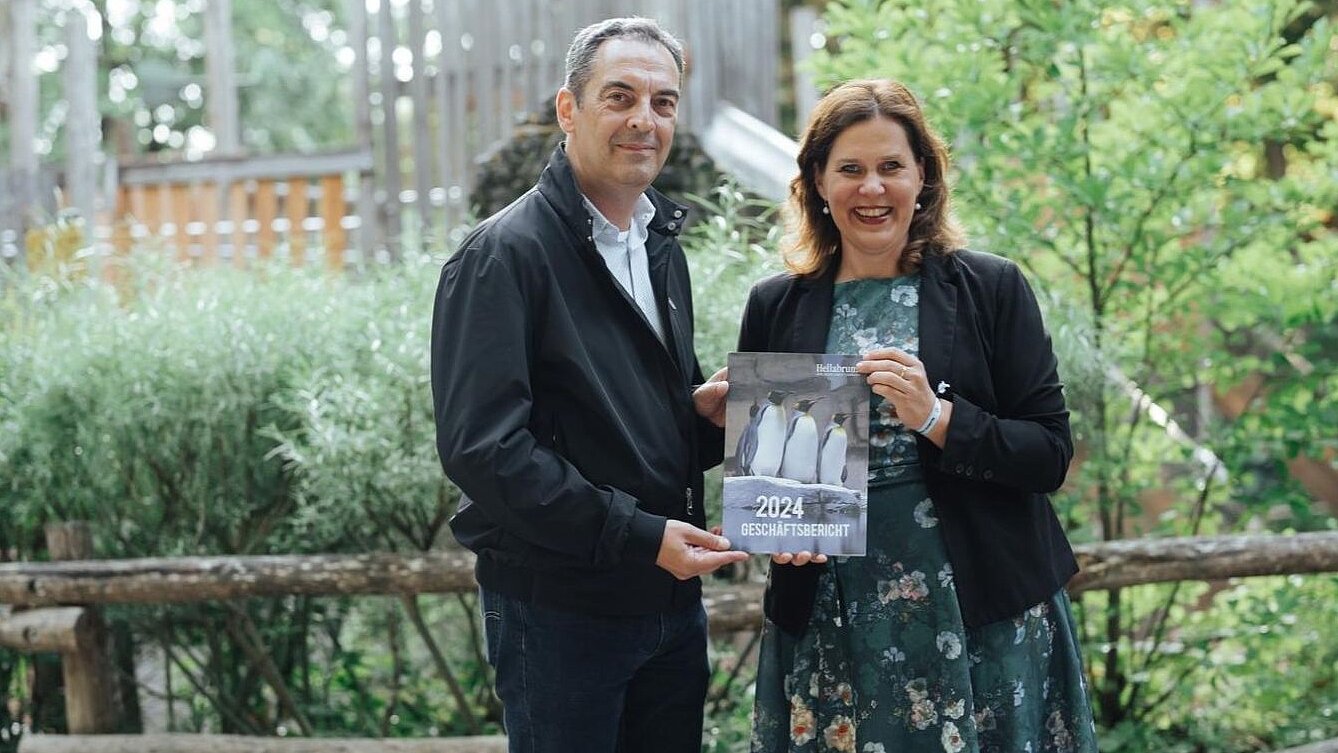 Tierparkdirektor Rasem Baban und mit Verena Dietl, der Aufsichtsratsvorsitzenden der Münchener Tierpark Hellabrunn AG und dritten Bürgermeisterin von München