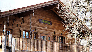 [Translate to English:] Die Hellabrunner Tierparkschule von außen.