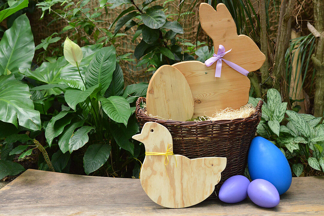 Der Osterhase, das Osterei und das Küken aus Holz für die Osteraktion.